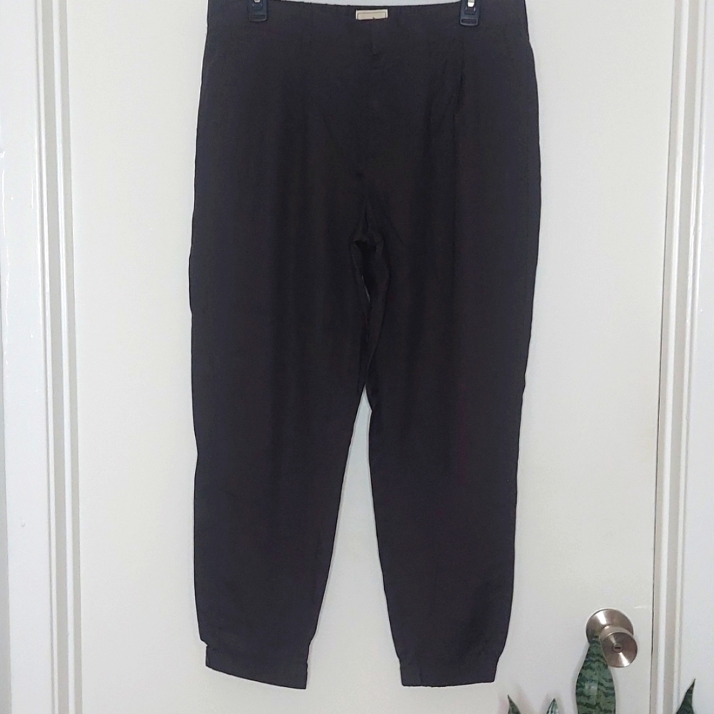 KHAKIS by GAP Pleated Khaki Capri Pants